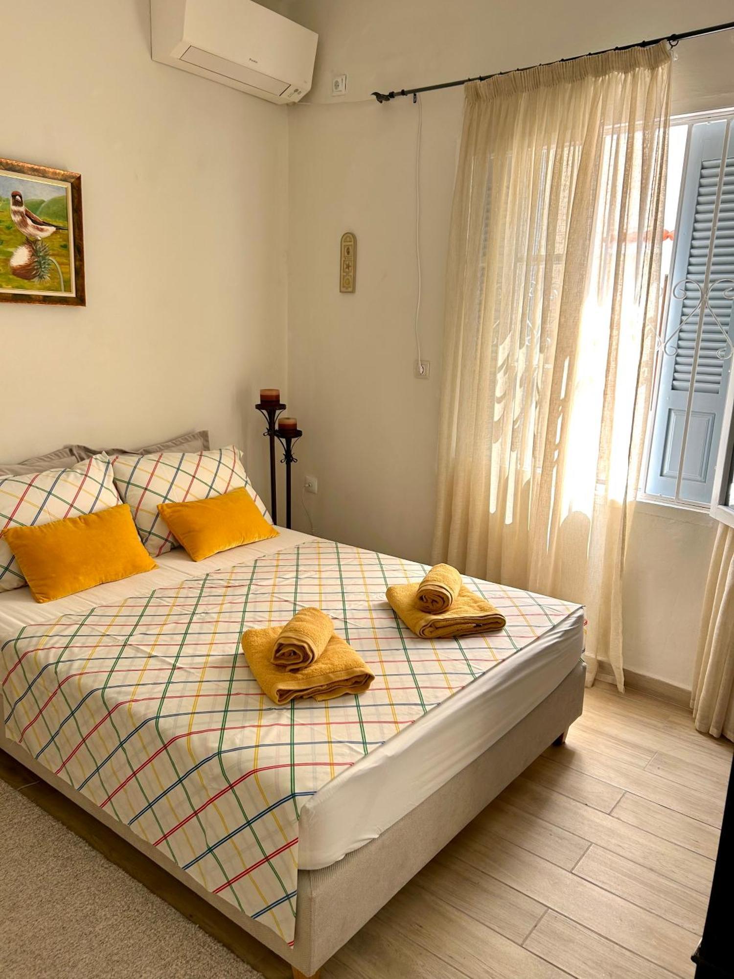 Cozy House With Backyard At Iraklio Attikis Apartment Athens Exterior photo
